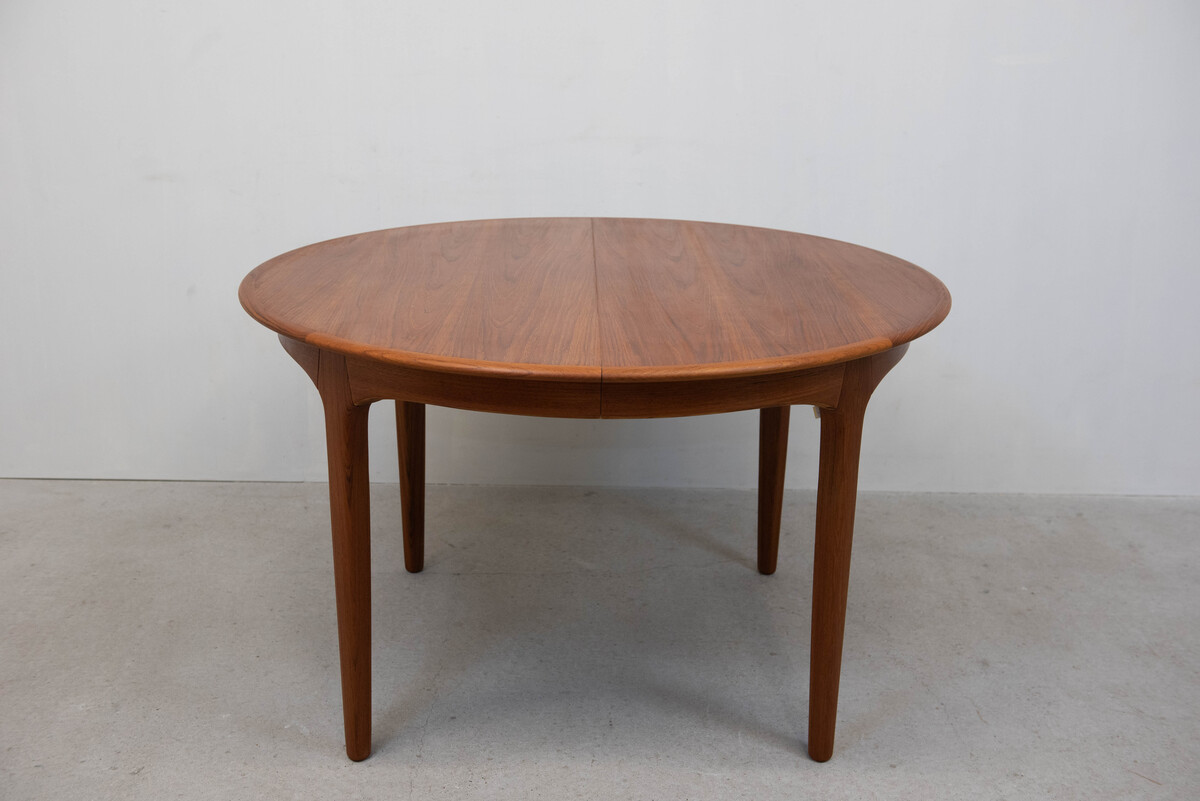 Dining Table R/H.Kjaernulf