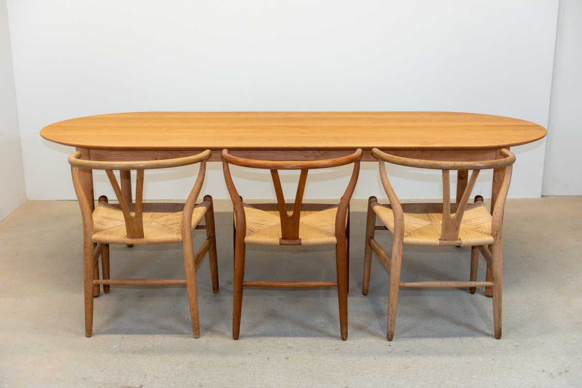 オーバルテーブル