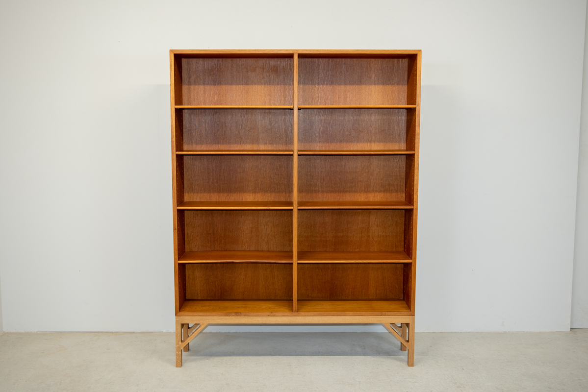 Bookcase model.154 Borge Mogensen FDB